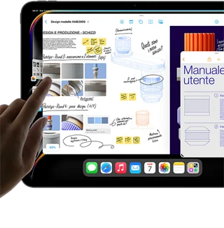 Una schermata multitasking di iPadOS su iPad Pro con varie app aperte nello stesso momento.
