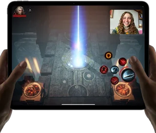 Un iPad Pro che mostra un gioco ad alte prestazioni in SharePlay