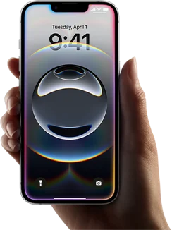Una mano che tiene un iPhone 16e; il display all-screen è circondato da una luce soffusa colorata