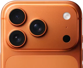 iPhone 17 Pro arancione cosmico mostrato parzialmente da dietro, con sistema di fotocamere Pro nell’angolo in alto a sinistra, 3 obiettivi, microfono e flash