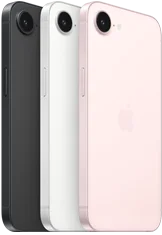 Un iPhone 17e nero in orizzontale mostrato da dietro, un iPhone 17e bianco in orizzontale mostrato da dietro, un iPhone 17e rosa chiaro in orizzontale mostrato da dietro, fotocamera Fusion nella parte superiore, tasto laterale