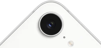 iPhone 17e bianco mostrato parzialmente da dietro, fotocamera Fusion in alto